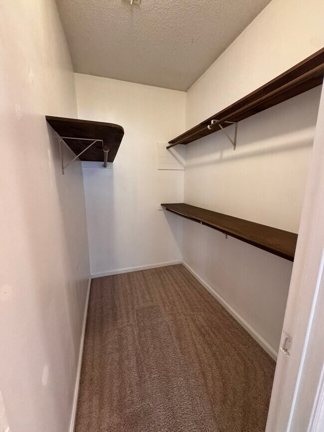 Building Photo - Beautiful Spacious 1st floor Condo! Amenity Access included!