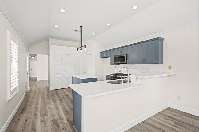 Building Photo - Beautifully updated 3-bedroom, 2-bath single-story home in Pearland's highly sought-after Country...