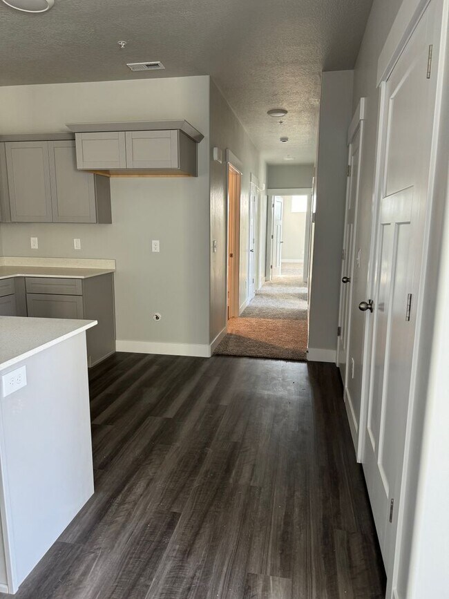 Building Photo - 3 bed/2bth 1 car Garage!!!