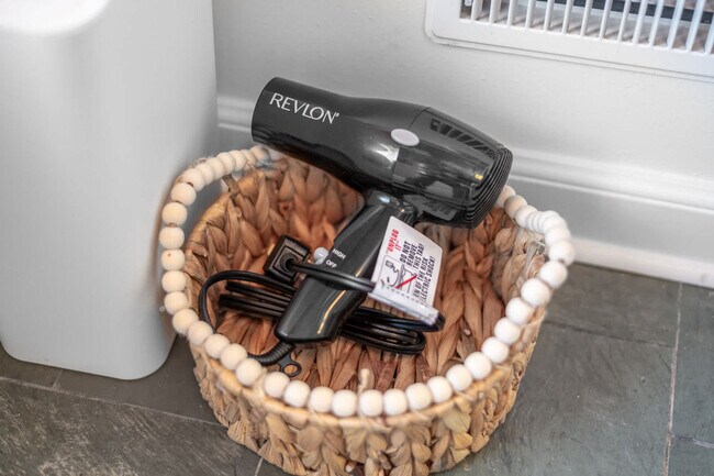 Building Photo - 500 W Rosemary St