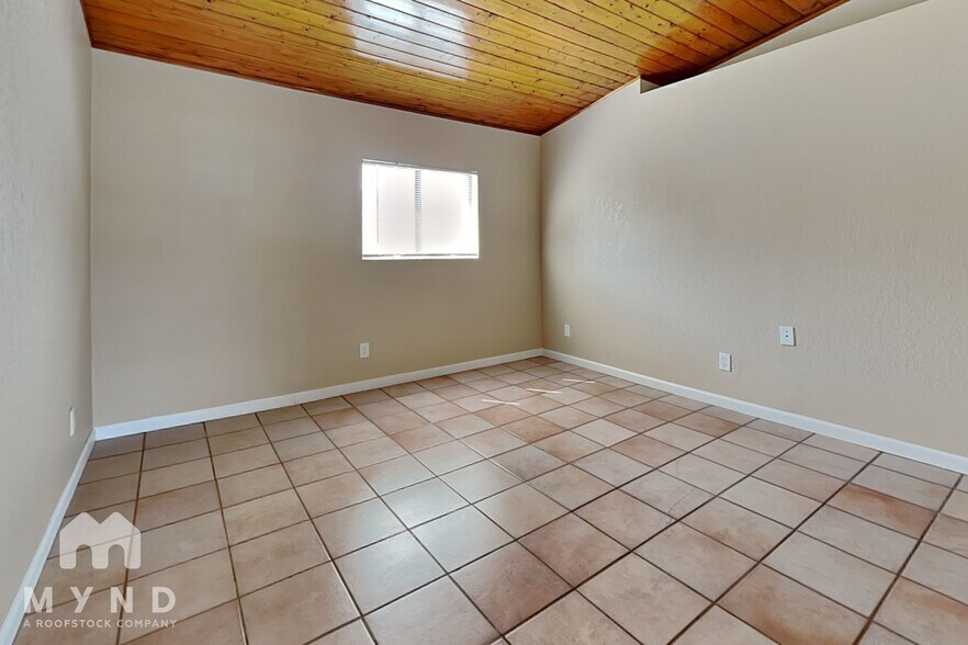 Building Photo - 10948 W 4th St