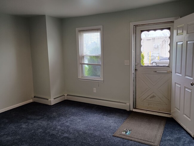 Building Photo - 346 S Springfield Rd