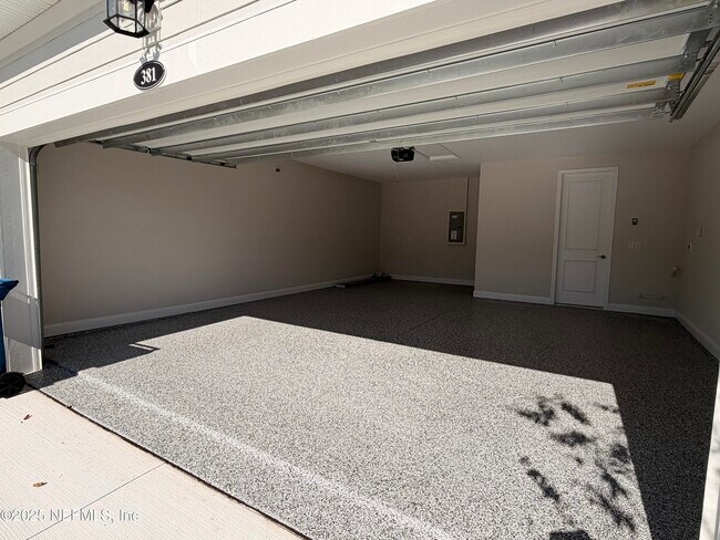 Building Photo - 381 Pelton Pl