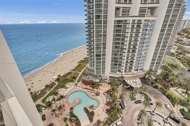 Building Photo - 18201 Collins Ave