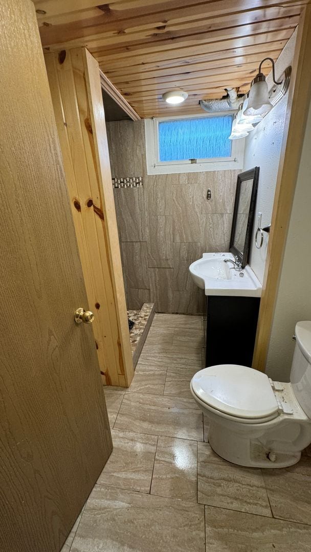 Building Photo - 4 Bed 2 Bath Home - North Fargo