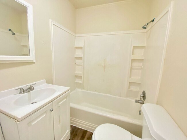 Building Photo - $0 First Month's Rent / $0 Deposit at Move-in