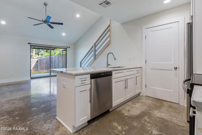 Building Photo - 111 Oak Plns Aly