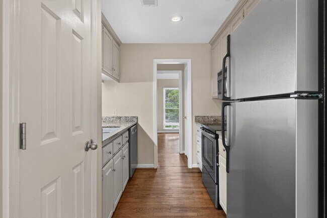 Building Photo - 1050 Cupp Ln