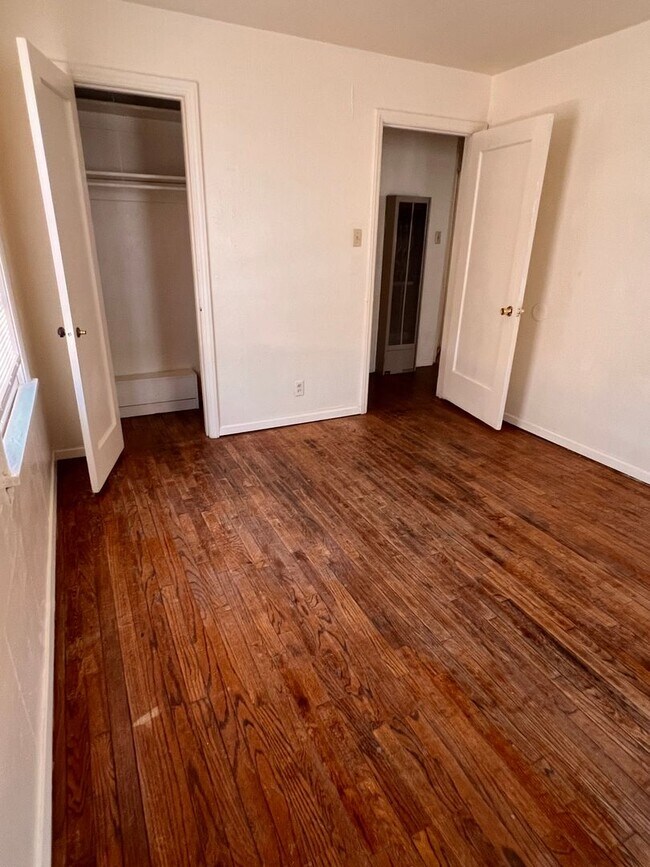 Building Photo - 3rd Street Duplex