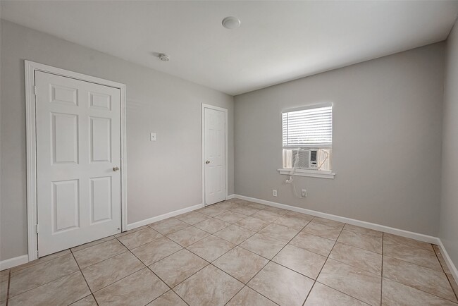 Building Photo - 7621 Sundown Dr