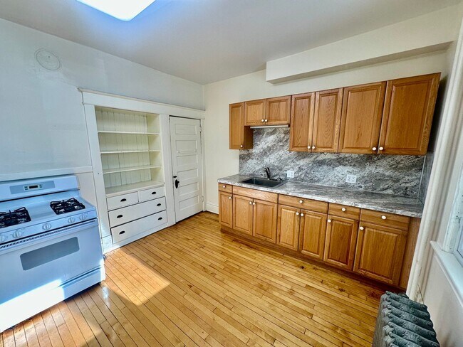 Building Photo - Spacious 3-Bedroom w/ Sundeck & In-Unit Laundry!