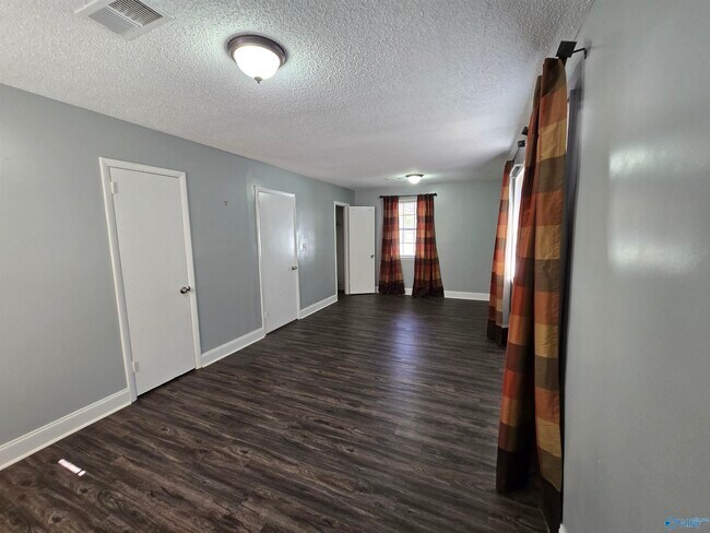 Building Photo - 159 Mallard Dr