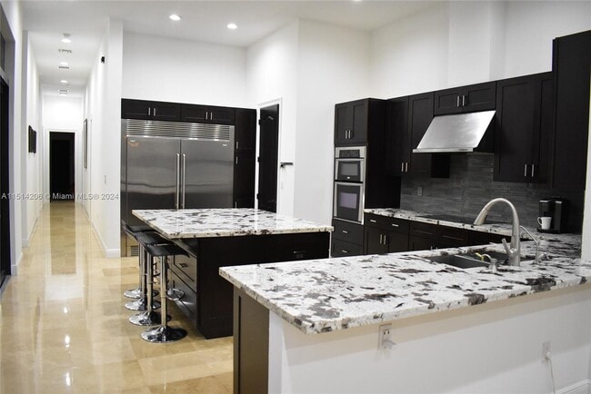 Building Photo - 1460 SW 125th Ave