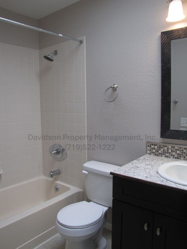 Building Photo - Wonderful 3 bedroom House in the Powers Co...