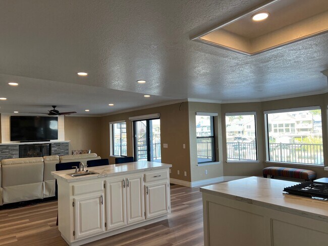 Building Photo - 4909 North Point