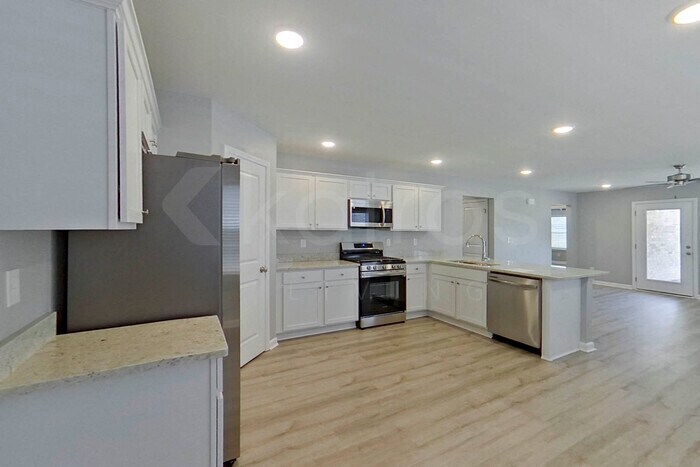 Building Photo - 395 Angela St