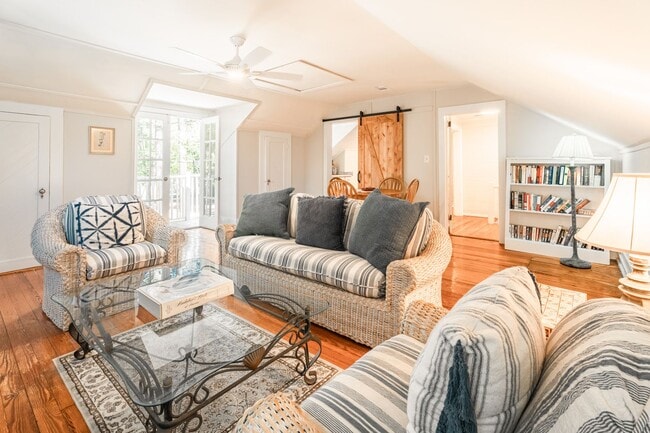 Building Photo - 326 Sumter St SE