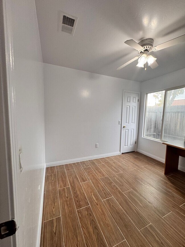 Building Photo - Beautiful 3-Bedroom Home in NW Bakersfield $2,300 rent/deposit !!!!