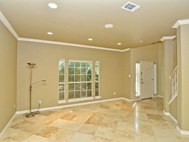 Building Photo - PRELEASING FOR BEGINNING OF JUNE! COME INTO YOUR OASIS!