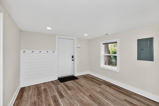Building Photo - Newly Updated!! 3 Bedroom, 1 Bathroom Home in Des Moines!