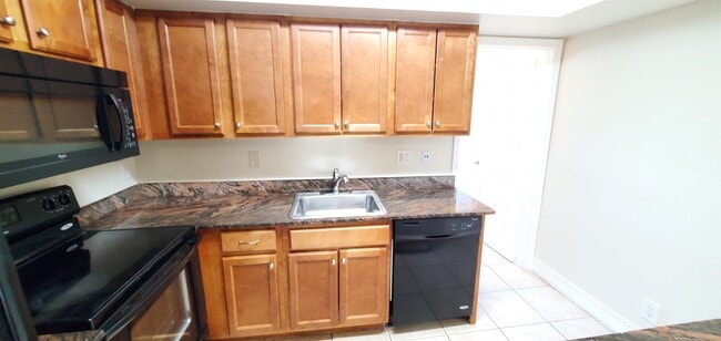 Building Photo - 519 SW 1st Ct