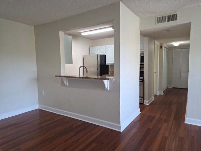 Building Photo - 2031 Dixie Belle Dr
