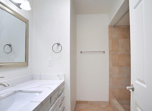 Building Photo - Beautifully Updated 3 Bedroom Townhome nea...