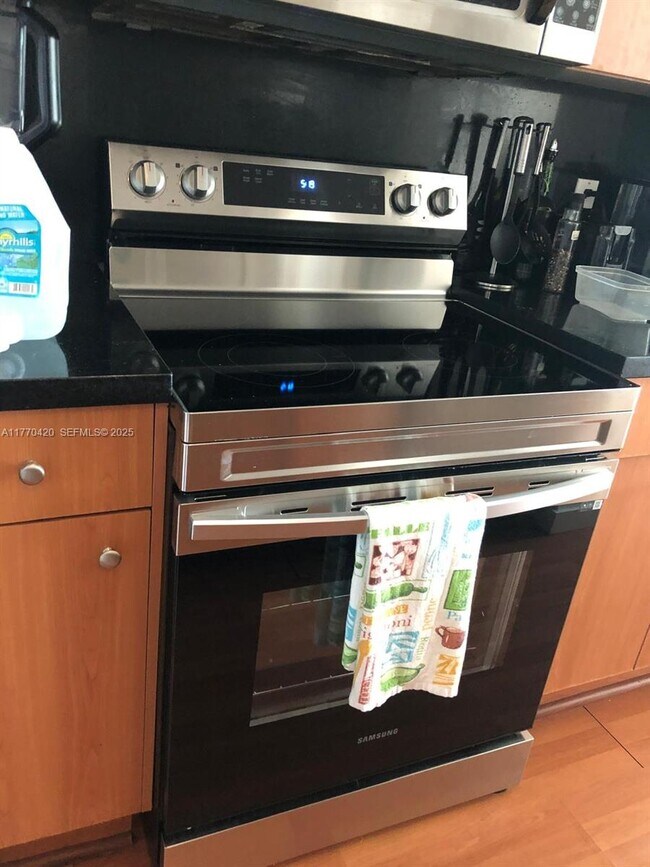 Building Photo - 2200 NE 4th Ave