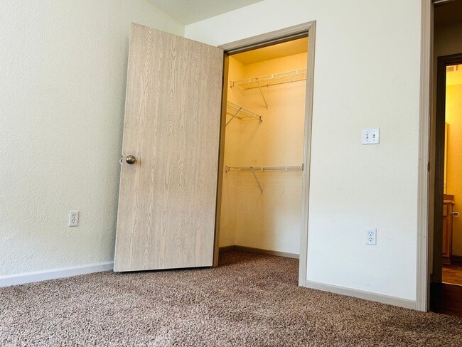 Building Photo - Recent Updates, Great Location!