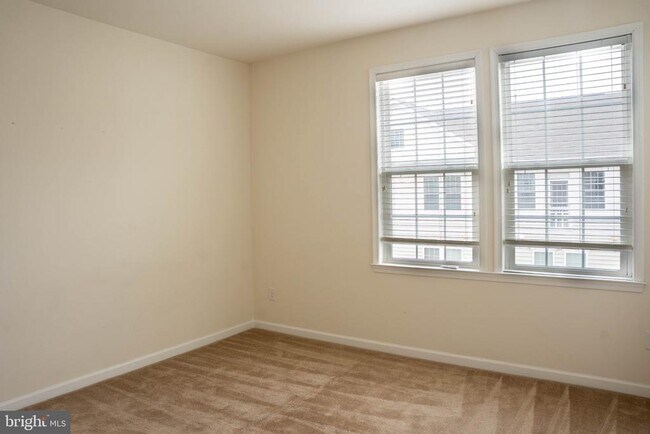 Building Photo - 42294 San Juan Terrace