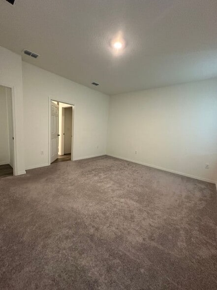 Building Photo - 9750 SW 42nd Ave