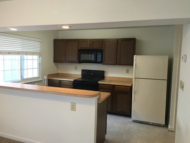 Building Photo - 656 Oleander Cir