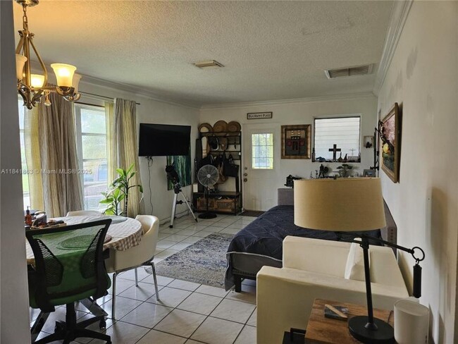 Building Photo - 2 bedroom in Hollywood FL 33020
