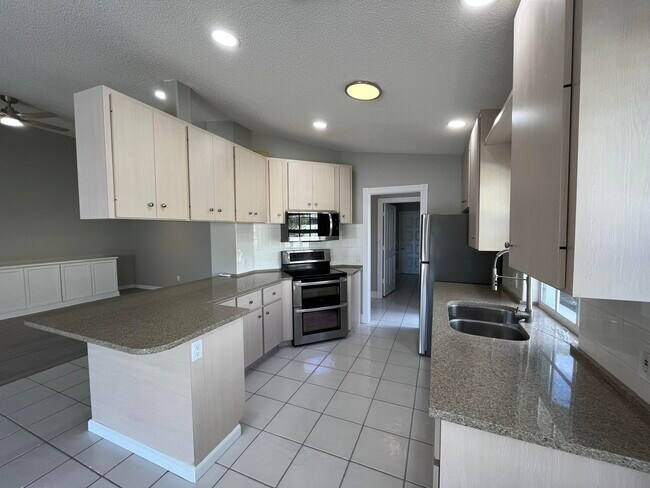 Building Photo - 1624 SW Waterfall Blvd