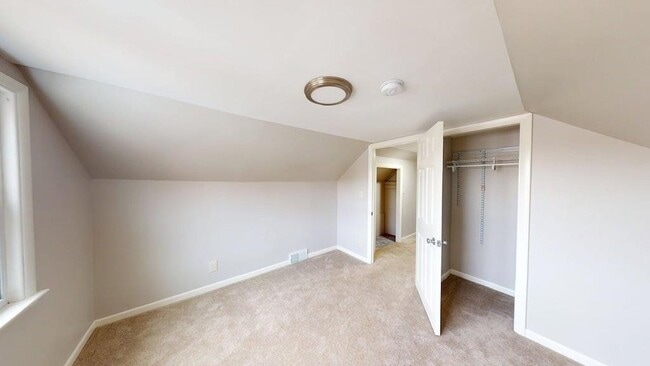 Building Photo - 97 Linton St