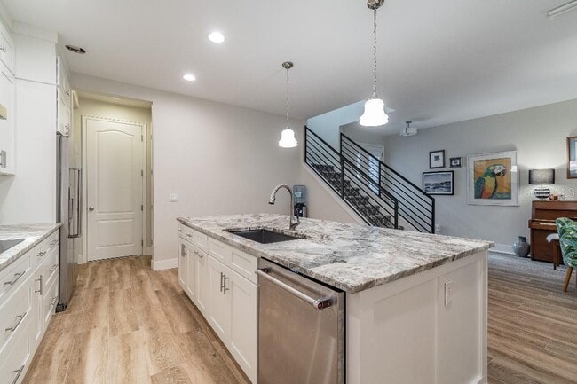 Building Photo - 4528 Chinkapin Dr