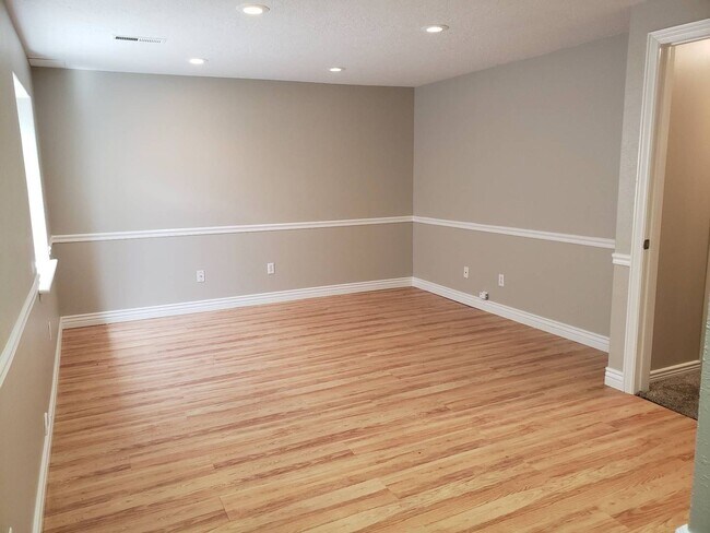 Building Photo - Beautiful 6 Bed 3 bath in Springville!!