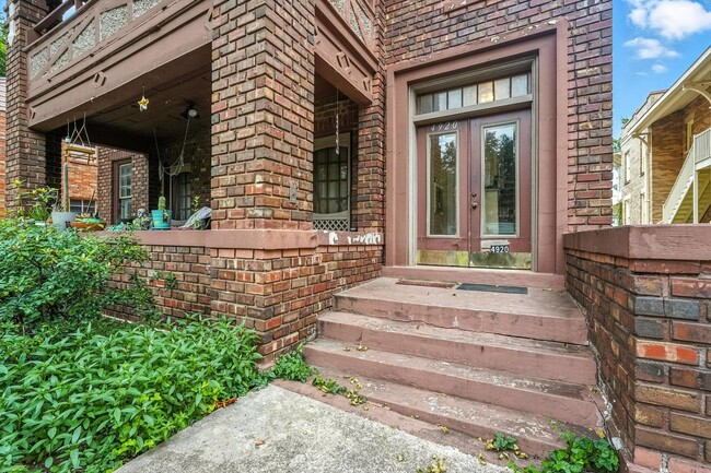 Primary Photo - Beautiful 3-Bedroom Triplex in the Munger ...