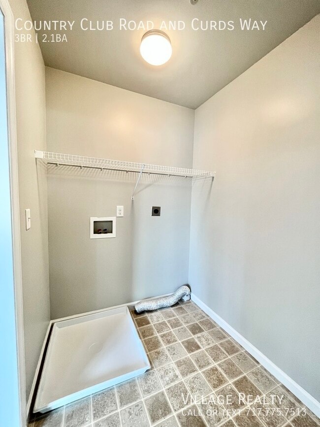 Building Photo - 703 Country Club Rd