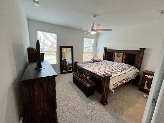 Building Photo - Beautiful Newer 3-2-2 with WOW Yard! May 2026 Move-in!