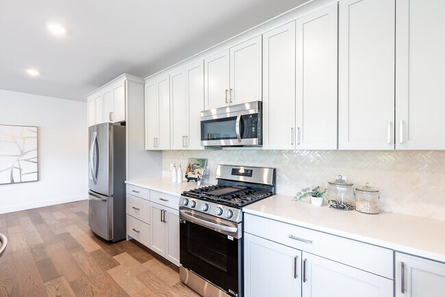 Building Photo - 617 Manhattan Blvd