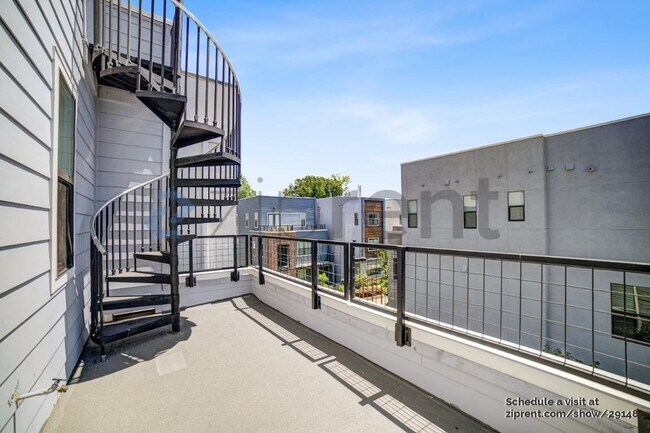 Building Photo - Unit