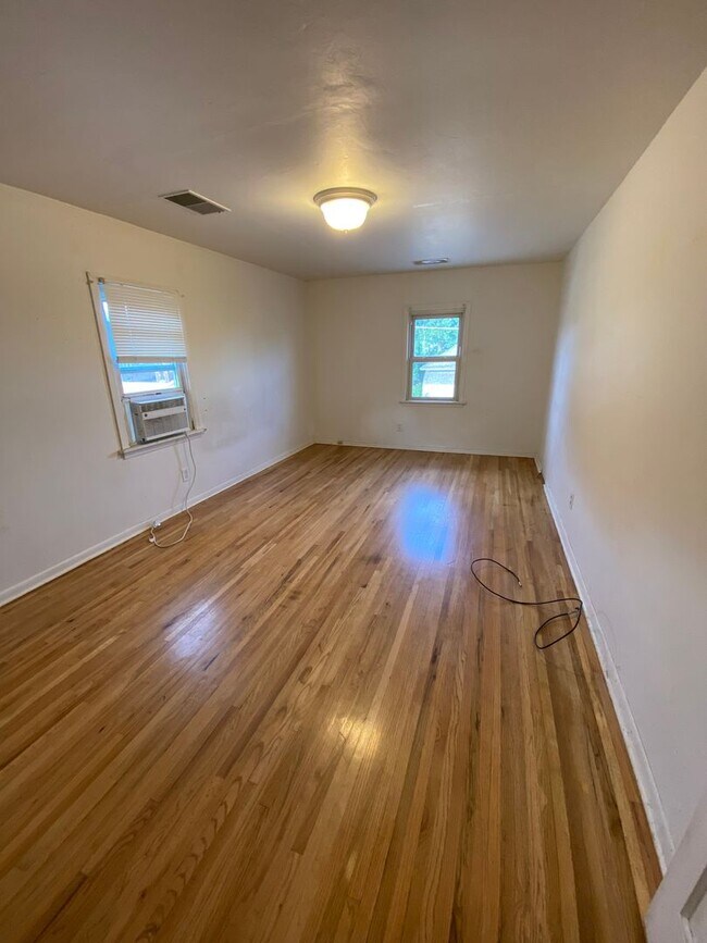 Building Photo - 304 6th Ave NW