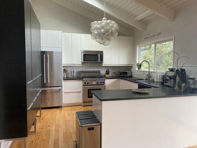 Building Photo - 6579 Exeter Dr