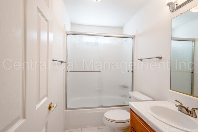 Building Photo - 3 Bedroom + Office, 2 Bath Home with Solar...