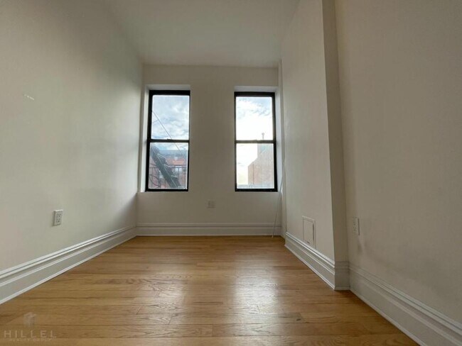 Building Photo - 2 bedroom in ASTORIA NY 11106