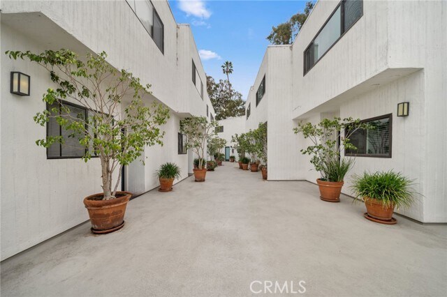 Building Photo - 2500 Abbot Kinney Blvd