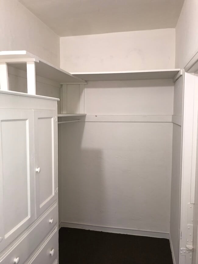 Good closet space - 4156 Rosewood Ave