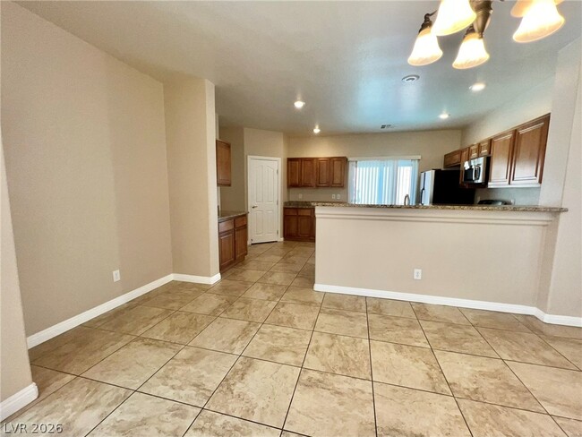 Building Photo - 5014 Tunnel Falls Dr