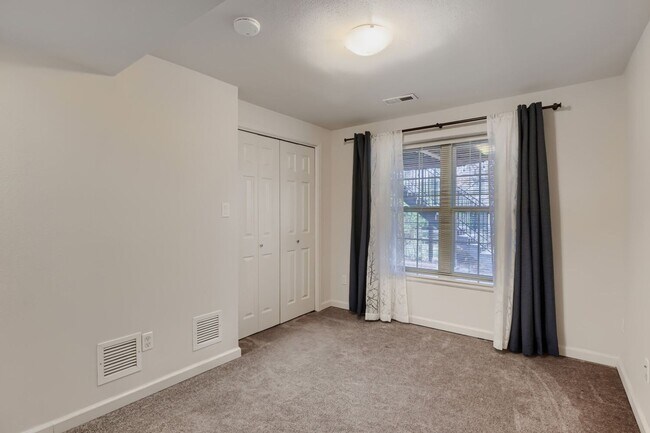 Building Photo - Gorgeous 4BD/4BA Home in Governors Ranch (Littleton, CO)- Available NOW!